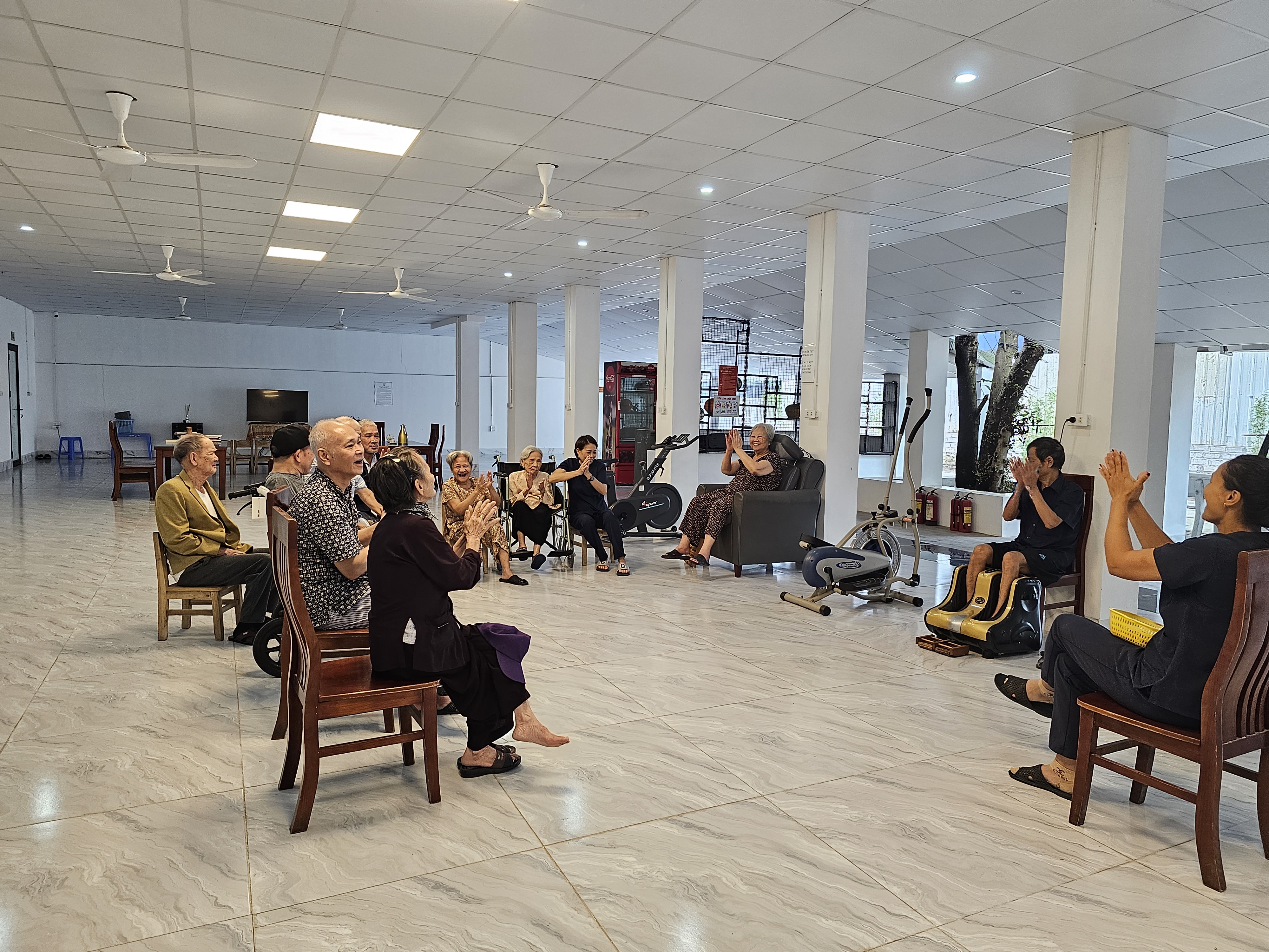 người cao tuổi, viện dưỡng lão, chăm sóc người già, chăm sóc tinh thần cho người cao tuổi.