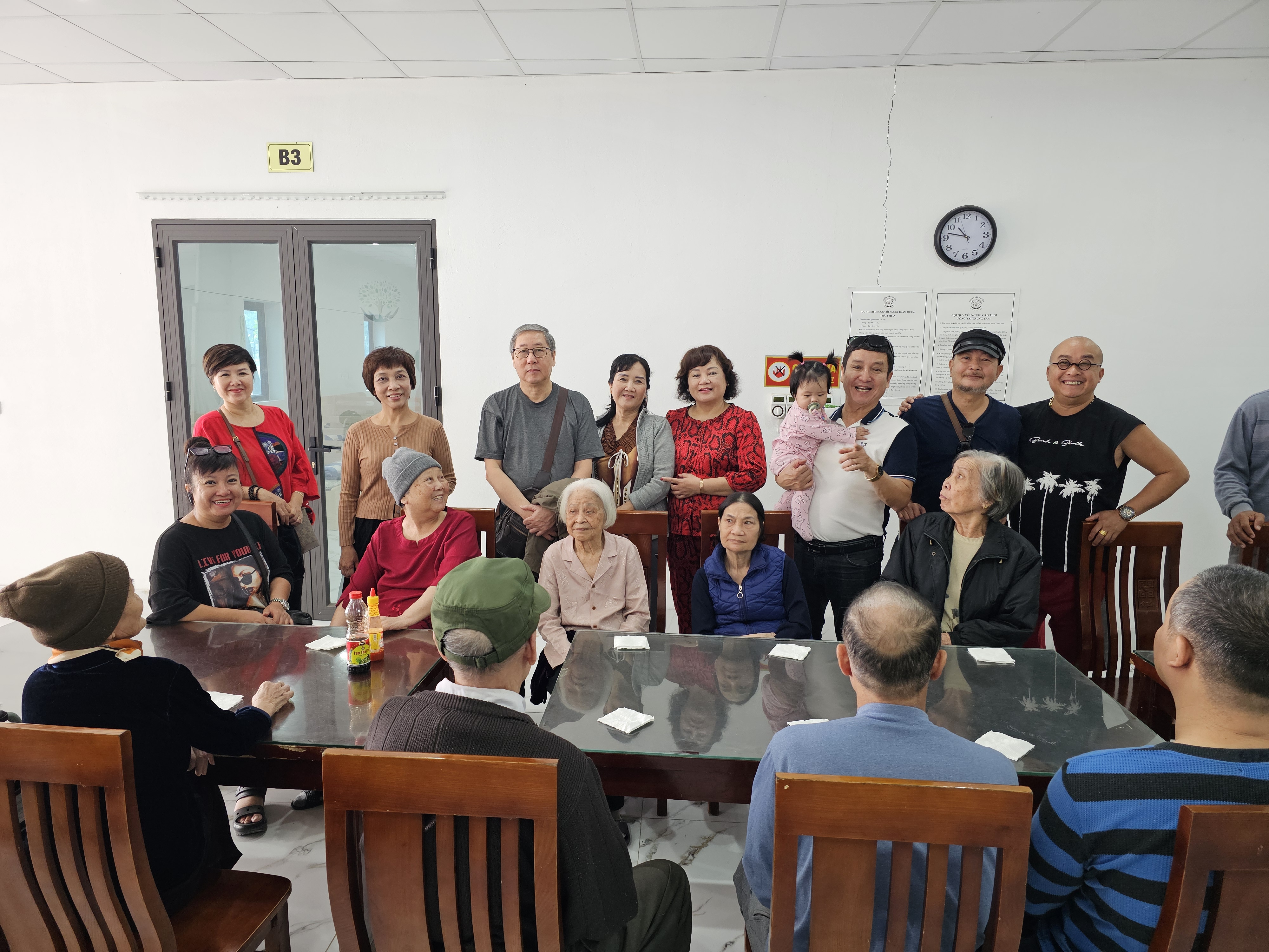 NSƯT tới thăm viện dưỡng lão Đại Yên