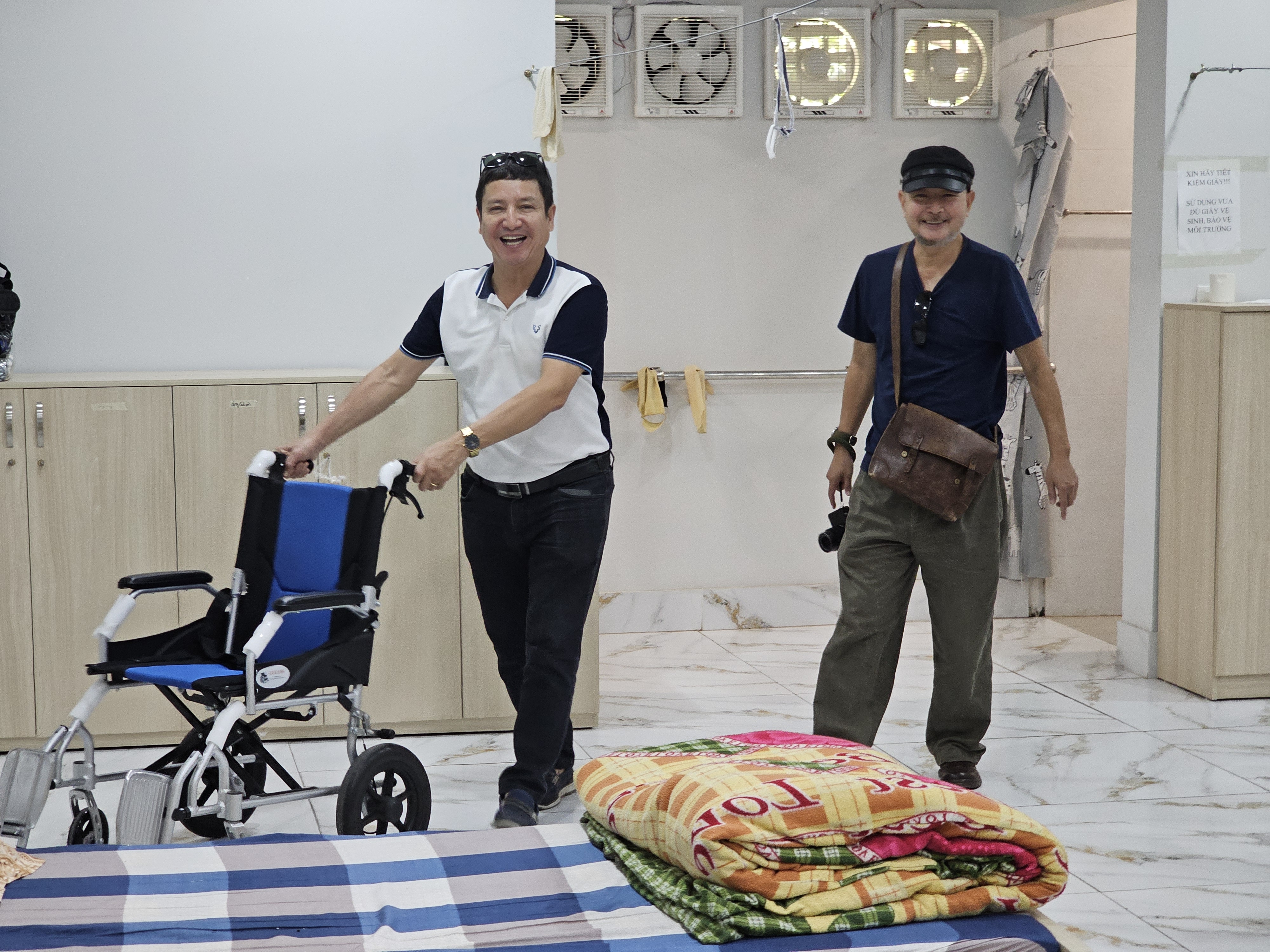 NSƯT tới thăm viện dưỡng lão Đại Yên