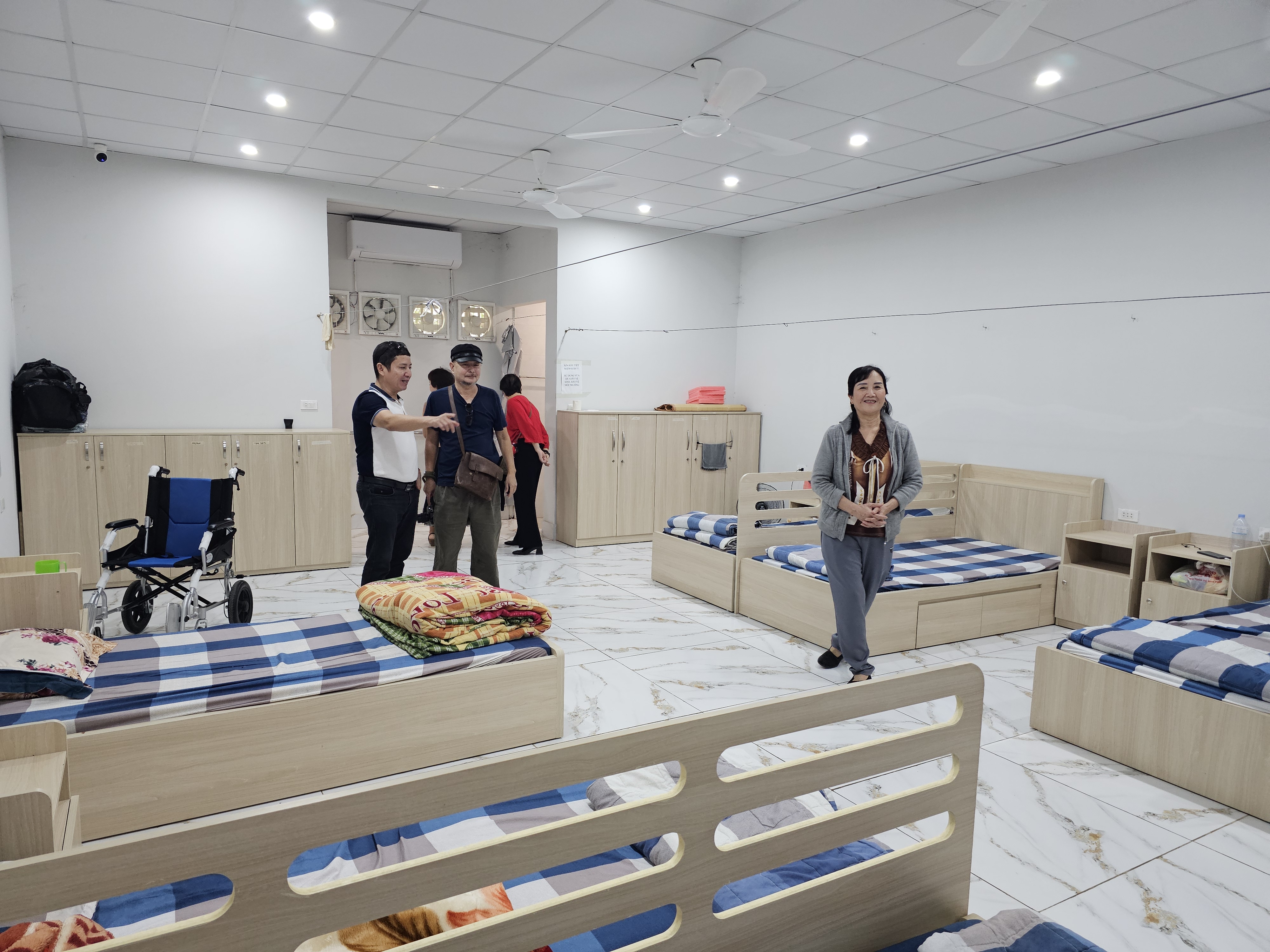 NSƯT tới thăm viện dưỡng lão Đại Yên